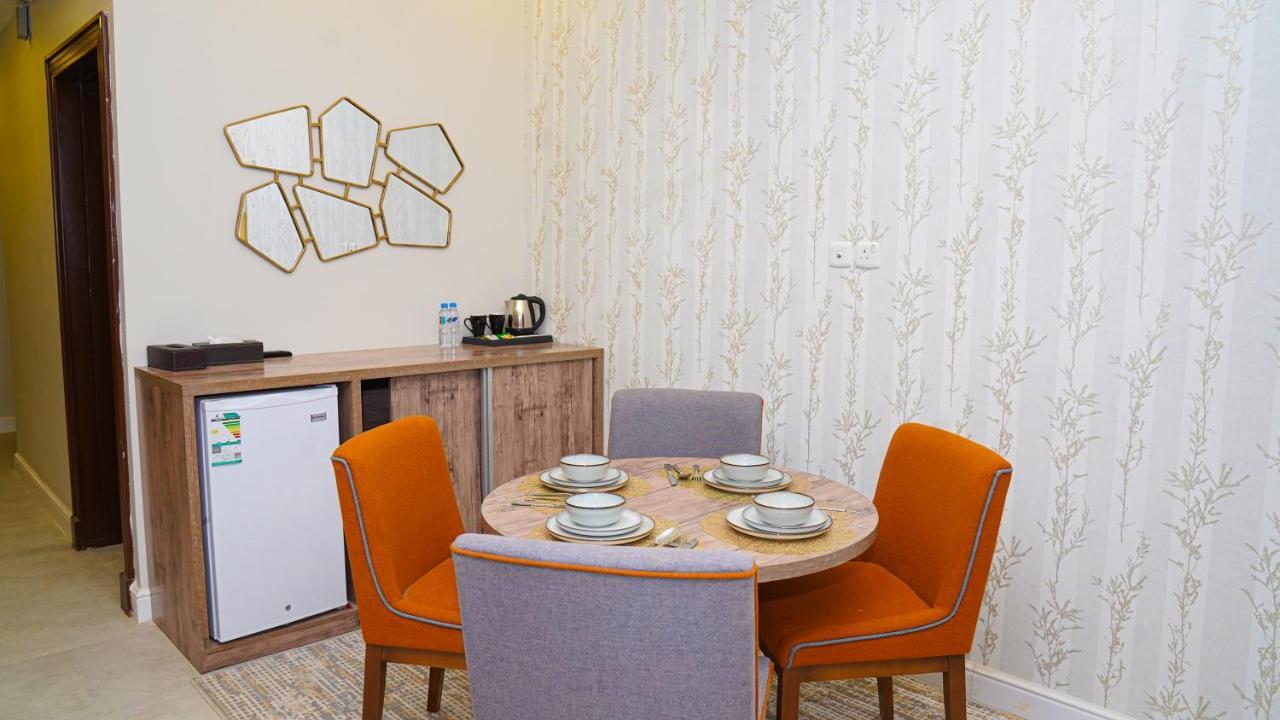 Clowzer Hotel Appartments リヤード エクステリア 写真